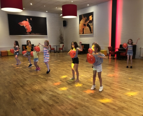 Dansspelletjes op het kinderfeest in Weert